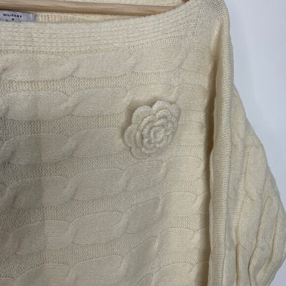 Military Hippie Cream Sweater Flower Pin Large / XL NWT - Picture 3 of 6
